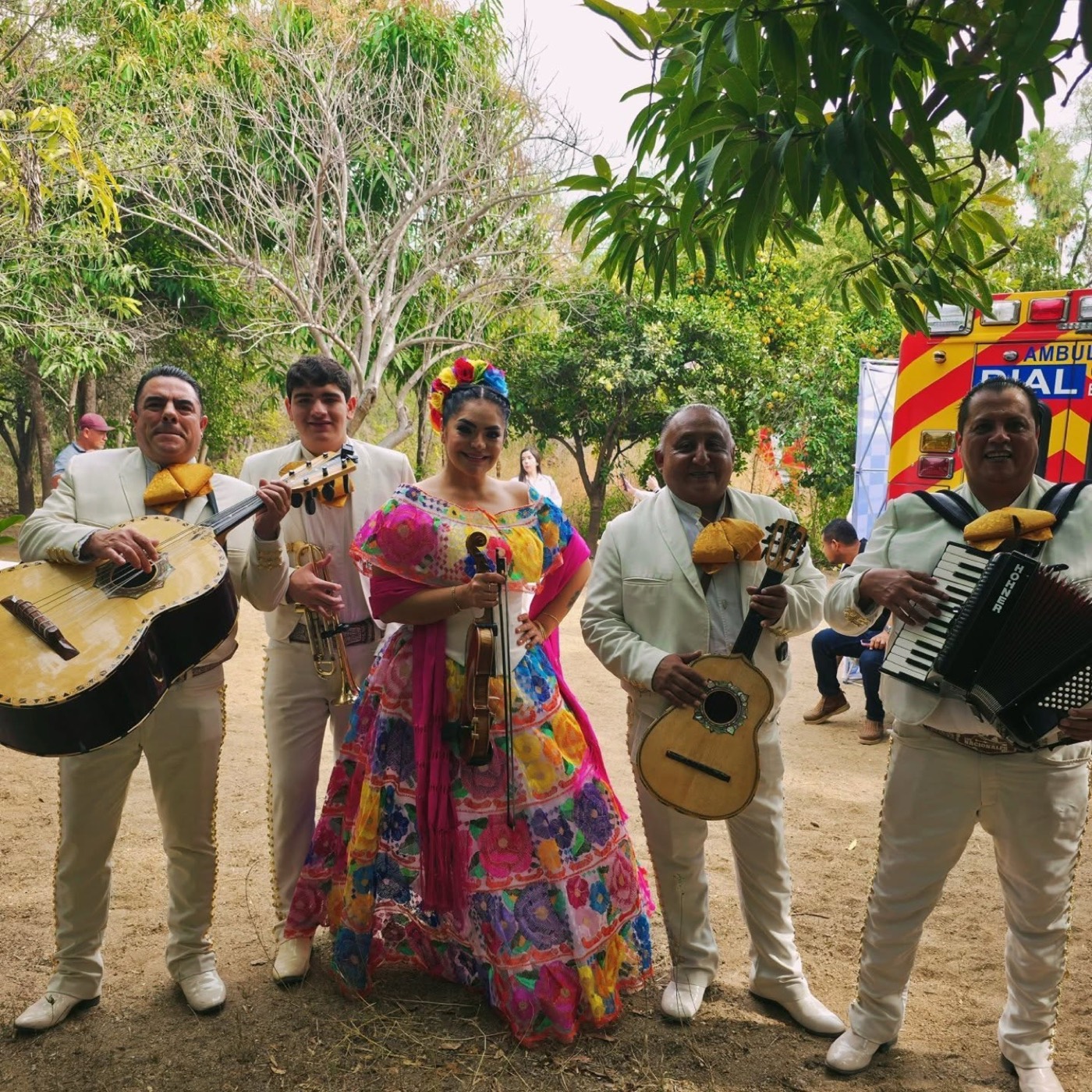 Mariachi y baile folclórico